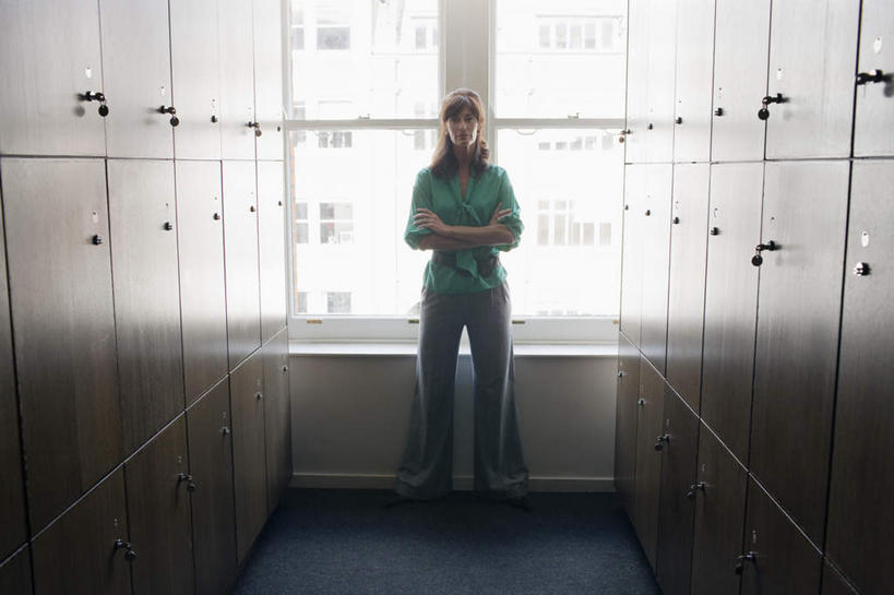 西方人,一个人,商务人士,商务女性,办公室,站,双手交叉,横图,室内,白天,正面,失败,窗户,柜子,欧洲,欧洲人,仅一个女性,仅一个人,一排,许多,套装,沮丧,整齐,注视,玻璃窗,排列,衣橱,观察,看,站着,仅一个中年女性,难受,无奈,观看,失望,悲伤,察看,双手抱胸,伤心,难过,队列,关注,失落,商务装,工薪阶层,颓废,更衣橱,挫败,受挫,落败,落空,错过,失足,失意,失策,失算,颓丧,衰颓,悲哀,懊丧,颓靡,气馁,丧气,败北,挫折,失利,女人,女性,中年女性,白种人,白领,上班族,站立,彩图,全身