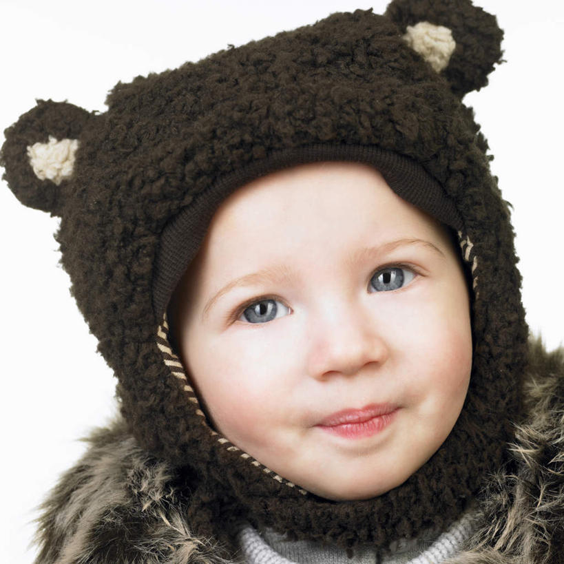 西方人,儿童,脸,头,脸颊,一个人,笑,微笑,方图,室内,特写,白天,白色背景,正面,纯洁,欧洲,欧洲人,仅一个男性,仅一个人,服装,棕色,注视,休闲装,肩膀,小孩,衣服,观察,看,仅一个小孩,休闲,休闲服,连帽衫,可爱,童年,童趣,摄影,服饰,影棚,观看,察看,关注,帽衫,童真,烂漫,无邪,天真,男孩,男人,男性,白种人,孩子,头部,脸部,脸蛋,面部,半身,彩图,影棚拍摄,拍摄,男生