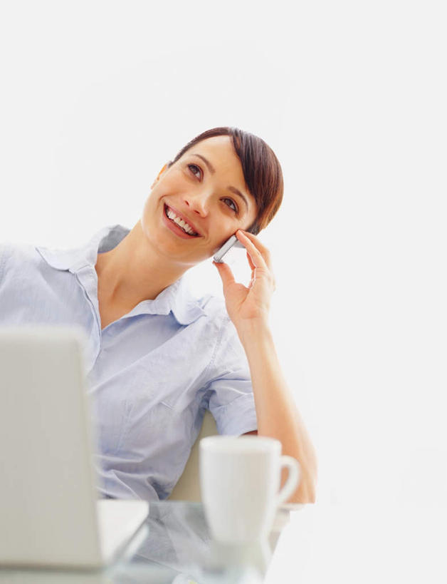 西方人,一个人,商务人士,商务女性,办公室,坐,笑,微笑,露齿笑,竖图,室内,白天,正面,衬衫,电脑,笔记本电脑,家具,桌子,杯子,椅子,欧洲,欧洲人,仅一个年轻女性,仅一个女性,仅一个人,撑,套装,网络,瓷器,办公桌,墙,咖啡杯,陶瓷制品,扭头,注视,通讯设备,墙壁,墙面,一个,白色,会议椅,观察,看,转头,单个,观看,一台,办公椅,察看,无线,撑着,关注,瓷杯,通信设备,商务装,无线网络,无线上网,便携式电脑,工薪阶层,办公家具,商务椅,培训椅,手提电脑,年轻女性,女人,女性,白种人,白领,上班族,坐着,半身,彩图,衬衣