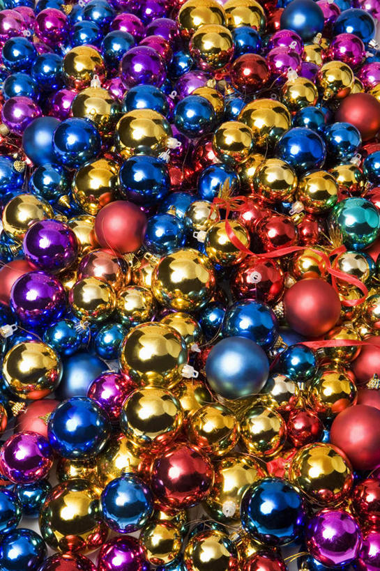 无人,竖图,俯视,彩色,室内,特写,白天,静物,圣诞节,一堆,许多,堆叠,堆积,节日,庆祝,装饰,挂饰,圣诞球,很多,凌乱,文化,球,庆典,球体,纪念,堆,华丽,修饰,点缀,混乱,衬托,美观,雅致,雅观,纷乱,缭乱,庞杂,彩图,高角度拍摄