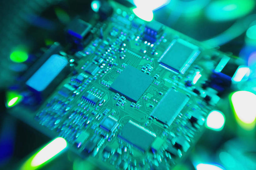 无人,横图,俯视,室内,特写,白天,科技,静物,金属制品,阴影,朦胧,模糊,反射,科学,金属,电路板,影子,庞大,线路板,芯片,复杂,印刷电路板,电脑芯片,运算,储存,集成电路,繁杂,PCB板铝基板,PCB电路板,超薄电路板,超薄线路板,高频板,彩图,高角度拍摄