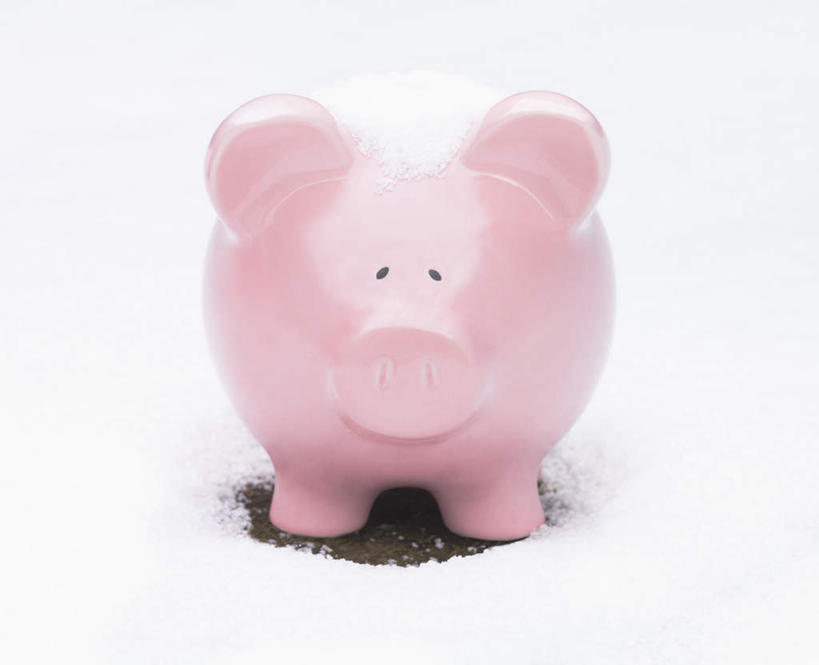无人,横图,室外,特写,白色背景,正面,雪,大雪,猪,积雪,雪景,冬季,冬天,一个,粉色,动物,容器,储蓄罐,器皿,家畜,寒冷,储蓄,存钱,金融,理财,牲畜,经济,单个,资金,存钱罐,存款,流通,贸易,贮钱罐,储钱罐,扑满,严寒,彩图