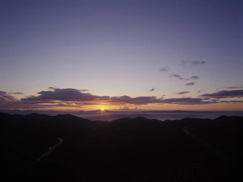 无人,横图,室外,白天,正面,旅游,度假,日出,美景,山,山脉,太阳,北海道,日本,亚洲,景观,山峰,朝霞,晨曦,黎明,山峦,背光,娱乐,阳光,自然,群山,享受,休闲,景色,放松,自然风光,逆光,东亚,日本国,北海道地方,北海道岛,朝阳,彩图,卯时,破晓,日始,鄂霍次克综合振兴局,斜里郡,斜里町,知床岬,道东,网走支厅