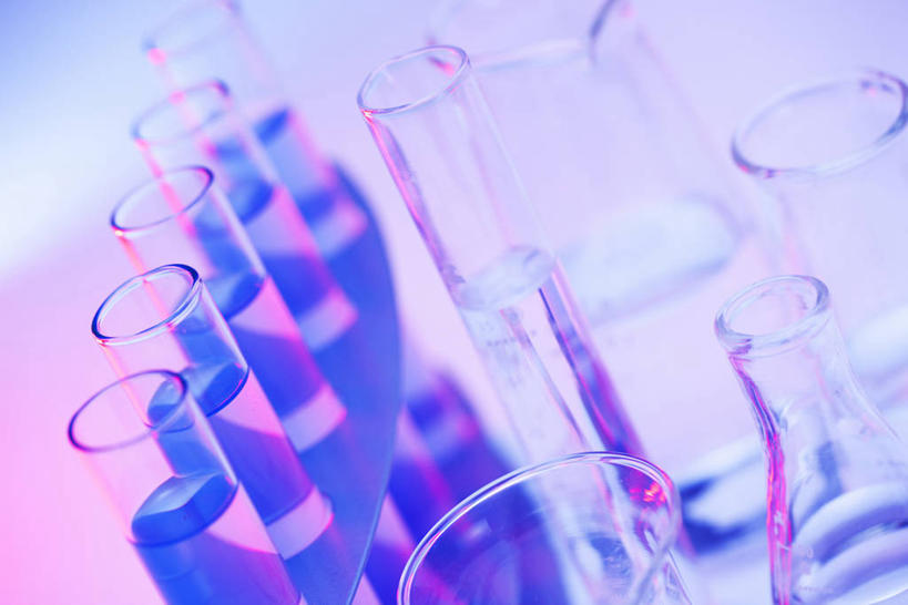 无人,横图,俯视,室内,特写,白天,实验,仪器,水,桌面,桌子,杯子,阴影,朦胧,模糊,研究,透明,反射,分析,化学,测试,烧杯,试管,试管架,液体,影子,水滴,架子,玻璃制品,玻璃瓶,瓶子,器皿,摄影,影棚,工作台,计量,玻璃仪器,试验耗材,实验用品,玻璃杯,彩图,高角度拍摄,影棚拍摄,拍摄,实验台,实验桌