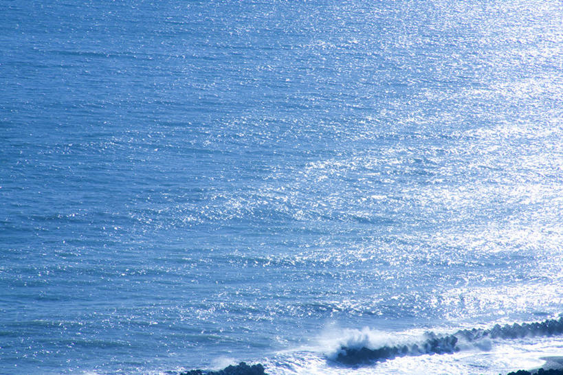 无人,横图,俯视,室外,白天,海浪,海洋,美景,日本,亚洲,阴影,透明,光线,影子,景观,浪花,蓝色,阳光,自然,海水,景色,波光粼粼,自然风光,海景,东亚,本州,本州岛,日本国,理智,沉静,冷色,高深,冷淡,大海,风浪,海,海水的波动,近岸浪,涌浪,彩图,高角度拍摄,骏河湾