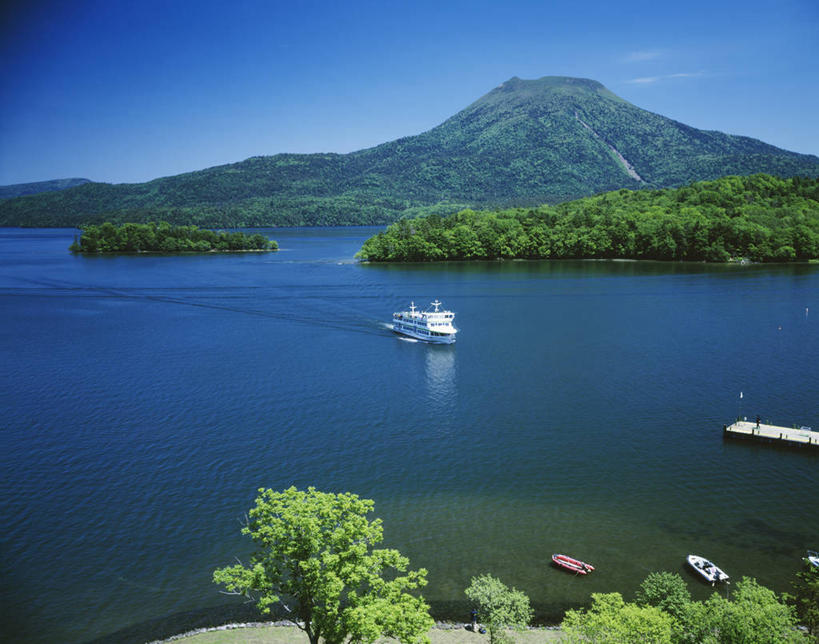 无人,公园,横图,室外,白天,正面,旅游,度假,湖,湖泊,美景,森林,山,山脉,树林,水,植物,船,北海道,日本,阴影,光线,影子,湖面,景观,山峰,水流,水面,木船,山峦,娱乐,树,树木,蓝色,绿色,蓝天,天空,阳光,自然,交通工具,湖水,群山,天,享受,休闲,景色,放松,生长,晴朗,成长,舟,国家公园,自然风光,载具,东亚,万里无云,日本国,北海道地方,北海道岛,阿寒湖,阿寒国家公园,晴空,晴空万里,彩图,阿寒国立公园