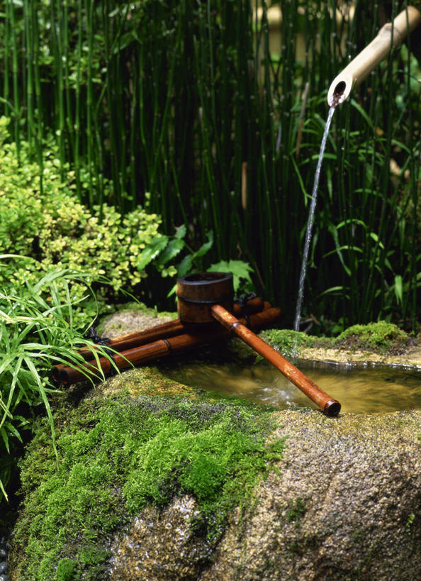 无人,竖图,室外,白天,正面,旅游,度假,纯洁,美景,水,喷泉,竹子,阴影,飞溅,日本文化,溅,光线,液体,影子,勺子,庭院,景观,水滴,竹林,院子,茶道,文化,娱乐,水珠,阳光,自然,调羹,汤匙,品味,享受,休闲,景色,放松,园林,茶艺,环境,高雅,喷洒,自然风光,水景,东亚文化,礼法,修行,美观,奉献,质朴,正直,担当,设计,竹,彩图,茶庭,露地,奋进,操守,四君子,岁寒三友,性坚,虚怀,虚心,茶文化,善群,卓尔