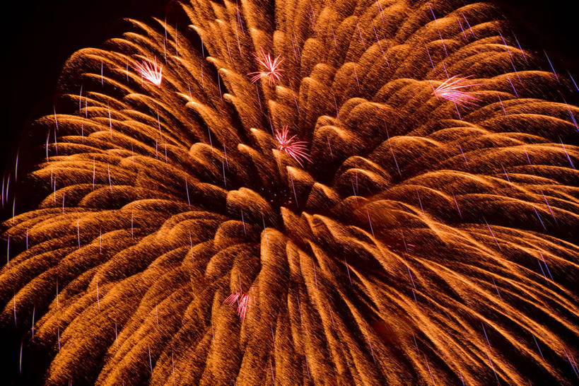 无人,横图,室外,特写,夜晚,仰视,幸福,烟火,辉煌,黑色,天空,焰火,天,灿烂,温暖,橙色,活泼,华丽,暖色,璀璨,礼花,光辉,温情,花炮,礼花炮,绚烂,光耀,炽热,响亮,跃动,甜蜜,烟花,彩图,低角度拍摄,愉快