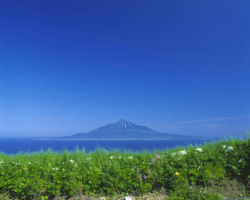 无人,横图,室外,白天,正面,旅游,度假,草地,草坪,河流,美景,山,山脉,水,植物,北海道,日本,亚洲,阴影,光线,影子,河水,景观,山峰,水流,山峦,娱乐,草,蓝色,绿色,蓝天,天空,阳光,自然,群山,天,享受,休闲,景色,放松,晴朗,自然风光,东亚,万里无云,日本国,北海道地方,北海道岛,晴空,晴空万里,彩图,振兴局,礼文岛,礼文郡,礼文町,宗谷综合振兴局