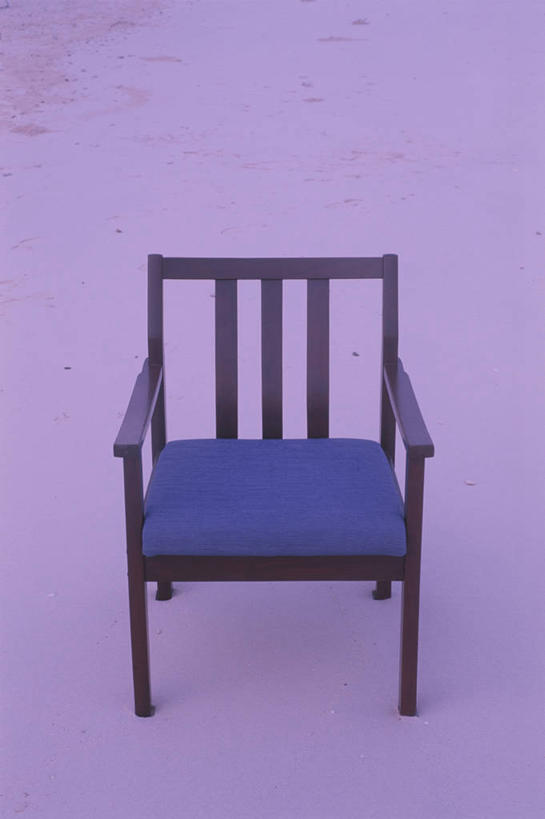 无人,竖图,俯视,室外,特写,白天,沙滩,静物,椅子,一把,阴影,反射,沙子,影子,木椅,海岸,沙地,海滩,彩图,高角度拍摄