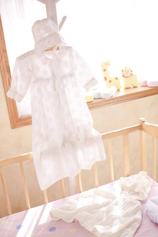 无人,栏杆,竖图,室内,白天,正面,婴儿服装,游戏,安全,窗户,床,哺乳动物,长颈鹿,野生动物,玩具,吊挂,悬挂,阴影,反射,木制,影子,围栏,挂,玩,娱乐,护栏,玻璃窗,架子,动物,木制品,休闲,舒服,益智,单人床,活泼,婴儿用品,活动,婴儿床,保护,舒适,发泄,消遣,智力,宣泄,衣帽架,玩耍,嬉戏,彩图,婴儿服