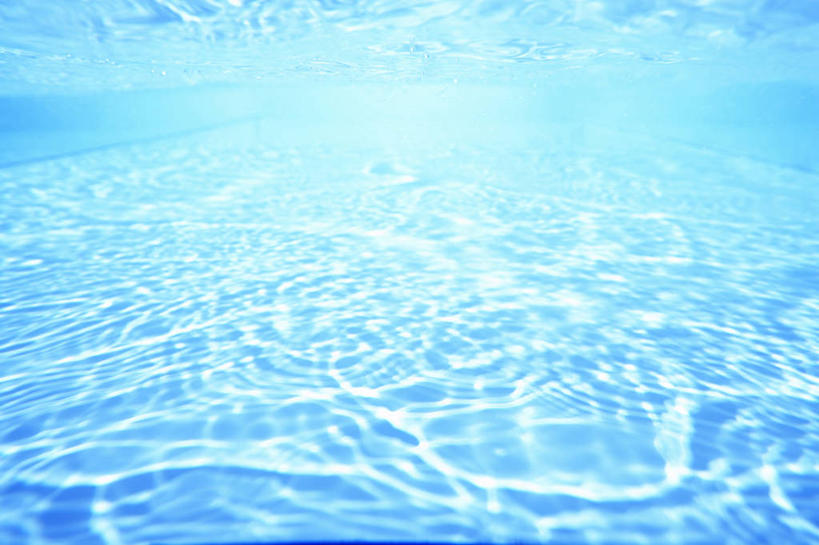 无人,横图,室内,特写,白天,正面,水下,水,朦胧,模糊,透明,液体,水滴,水底,蓝色,理智,沉静,冷色,高深,冷淡,彩图