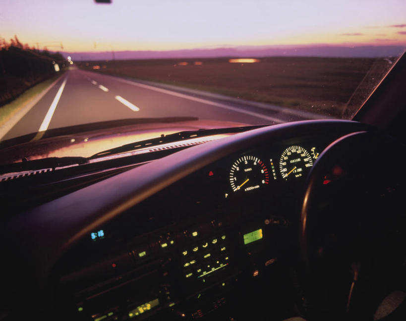 无人,横图,室内,白天,正面,消失点,旅游,度假,美景,日落,道路,路,公路,汽车,北海道,日本,亚洲,一辆,标志,数字,文字,字符,景观,晚霞,霞光,落日,分界线,指针,停车线,交通,娱乐,标识,车,天空,自然,黄昏,交通工具,轿车,天,享受,休闲,景色,彩霞,放松,阿拉伯数字,车行道,车行道分界线,自然风光,载具,标线,仪表盘,东亚,车行线,日本国,北海道地方,北海道岛,夕照,薄暮,仪表,夕阳,马路,彩图,没影点,灭点,傍晚,十胜综合振兴局,振兴局,车速表,斜阳,道东