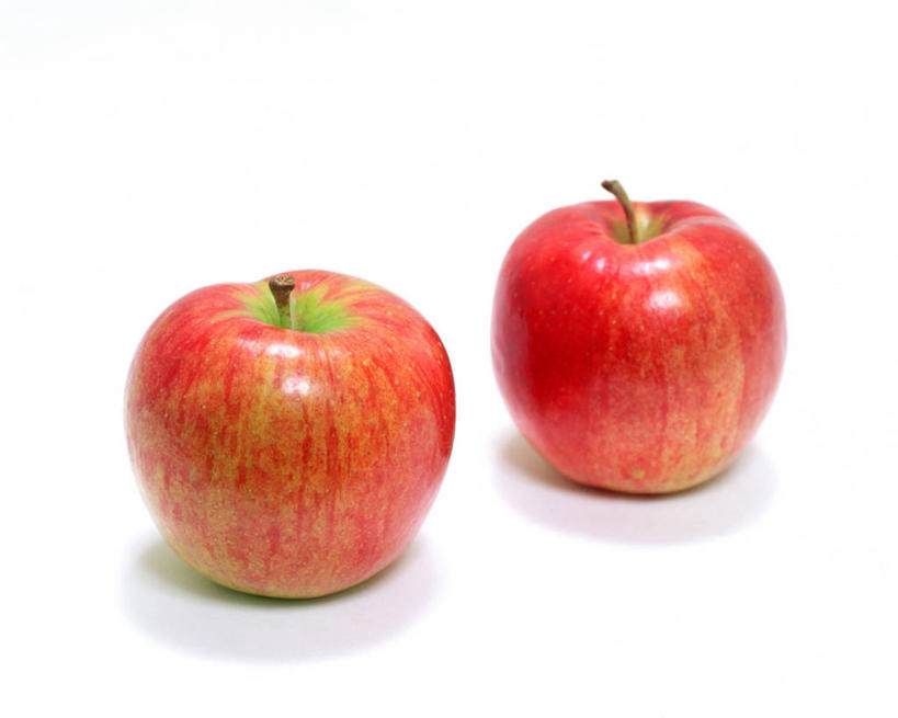 无人,横图,俯视,室内,特写,白天,白色背景,苹果,水果,阴影,新鲜,反射,影子,生食,食品,果实,食物,两个,红色,红苹果,摄影,有机食品,绿色食品,影棚,彩图,高角度拍摄,影棚拍摄,拍摄