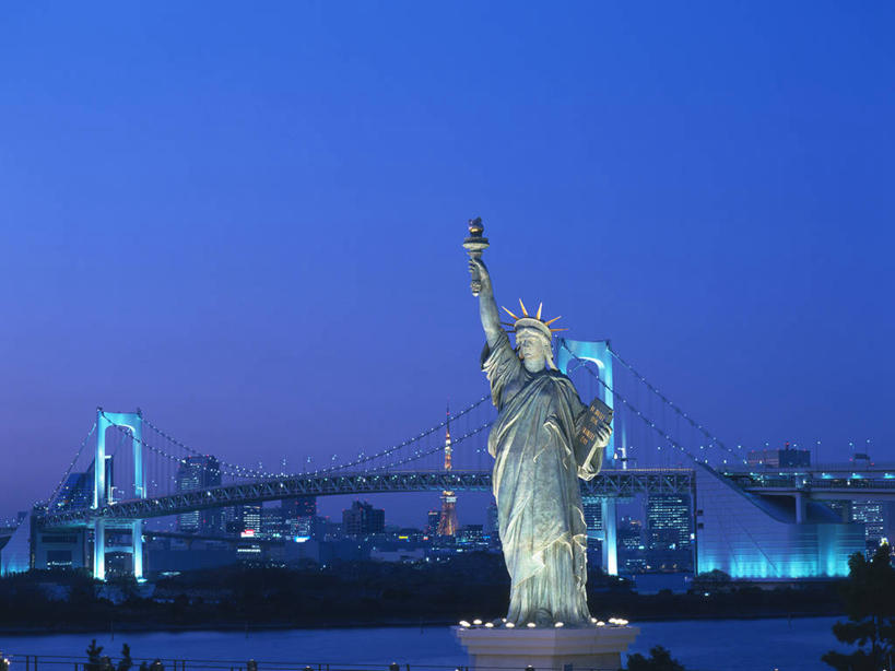 无人,家,高楼大厦,横图,室外,夜晚,仰视,度假,自由,海浪,海洋,美景,城市风光,标志建筑,城市,大桥,大厦,地标,建筑,摩天大楼,桥梁,夜景,雕塑,东京,自由女神像,日本,亚洲,自由女神,阴影,艺术,装饰,光线,雕刻,雕像,影子,房屋,屋子,景观,浪花,公寓,斜拉桥,桥,灯光,彩虹大桥,东京铁塔,芝公园,娱乐,建设,洋房,楼房,住宅,海水,工艺品,享受,休闲,景色,放松,纪念,东京塔,御台场,美术,美好,主题,追求,陈列,海景,东亚,向往,本州,关东地方,本州岛,日本国,东京都,功能,美学,日本彩虹大桥,县厅,港区,东京市,日本电波塔,自由女神铜像国家纪念碑,东京港,台场,斜张桥,大海,风浪,海,海水的波动,近岸浪,涌浪,彩图,低角度拍摄,房子,大楼,高层建筑,高楼,摩天楼,自由照耀世界,东京自由女神像