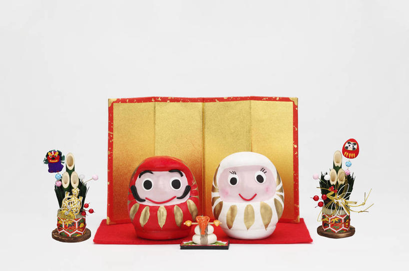 无人,横图,室内,白天,白色背景,正面,家具,靠垫,屏风,阴影,装饰,反射,娃娃,影子,靠枕,祝福,文化,传统,两个,垫子,枕头,祈祷,祈福,健康,许愿,摄影,影棚,纪念,华丽,修饰,协调,祈求,吉祥,点缀,遮挡,分隔,门松,衬托,美观,雅致,雅观,长寿,美化,好运,平安,彩图,影棚拍摄,拍摄,达摩吉祥娃娃