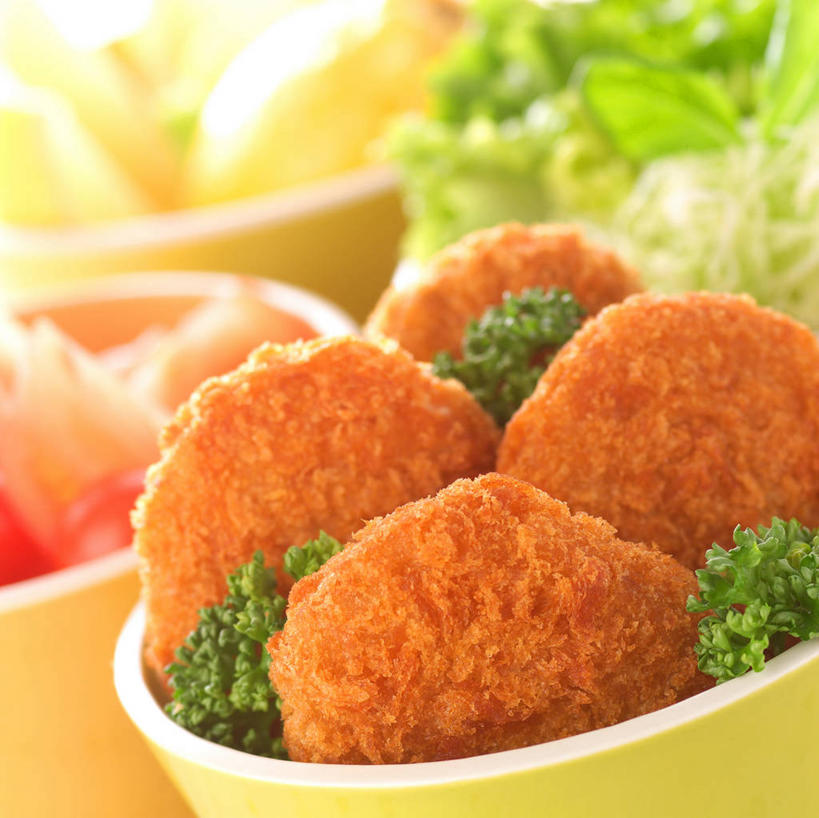 无人,横图,俯视,室内,特写,白天,烹饪,蔬菜,阴影,朦胧,模糊,新鲜,反射,影子,陶瓷,肉,油炸,鱼肉,日本料理,料理,食品,陶瓷制品,菜肴,美食,肉类,食物,容器,碗,日式料理,日式,佳肴,有机食品,绿色食品,储藏,储存,肉食,鱼饼,彩图,高角度拍摄,贮存