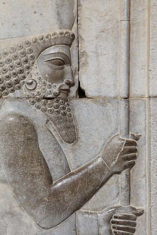 一个人,无人,站,竖图,室外,特写,白天,侧面,民族服装,旅游,度假,名胜古迹,标志建筑,地标,建筑,伊朗,亚洲,仅一个男性,仅一个人,仅一个中年男性,握,阴影,遗迹,光线,影子,墙,古迹,文物,娱乐,建设,古建筑,墙壁,墙面,阳光,站着,享受,休闲,旅游胜地,放松,握着,西亚,古文明,省会,伊朗伊斯兰共和国,法尔斯,法尔斯省,设拉子,男人,男性,中年男性,站立,半身,彩图,传统服装,民俗服