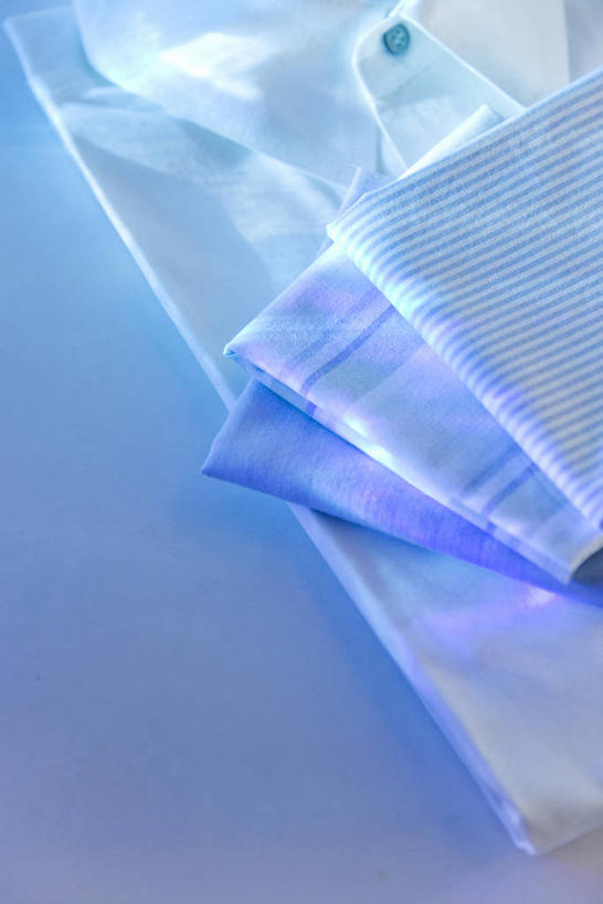 无人,竖图,俯视,室内,特写,白天,衬衫,生活用品,静物,阴影,环保,反射,影子,手帕,手绢,日用品,一件,摄影,影棚,美观,彩图,高角度拍摄,影棚拍摄,衬衣,拍摄