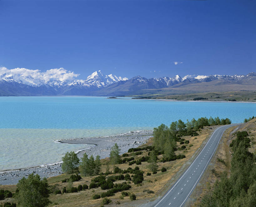 无人,横图,室外,白天,正面,旅游,度假,草地,草坪,海浪,海洋,美景,山,山脉,树林,植物,道路,路,公路,新西兰,阴影,光线,影子,景观,浪花,山峰,云,云朵,交通,山峦,云彩,娱乐,草,树,树木,蓝色,绿色,白云,蓝天,天空,阳光,自然,海水,群山,天,享受,休闲,景色,放松,生长,晴朗,成长,自然风光,大洋洲,海景,库克山,南阿尔卑斯山脉,纽西兰,长白云之乡,新西兰南岛,大海,风浪,海,海水的波动,近岸浪,涌浪,晴空,马路,彩图,南阿尔卑斯山