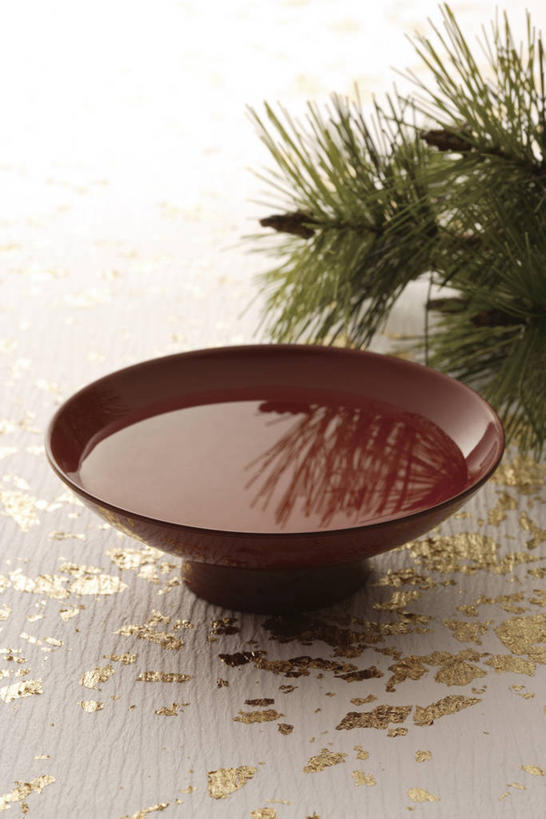 清酒,无人,竖图,俯视,室内,特写,白天,松树,阴影,反射,木制,影子,酒类,酒,饮料,一个,木制品,容器,碗,单个,储藏,储存,坚定,长寿,贞洁,彩图,高角度拍摄,贮存