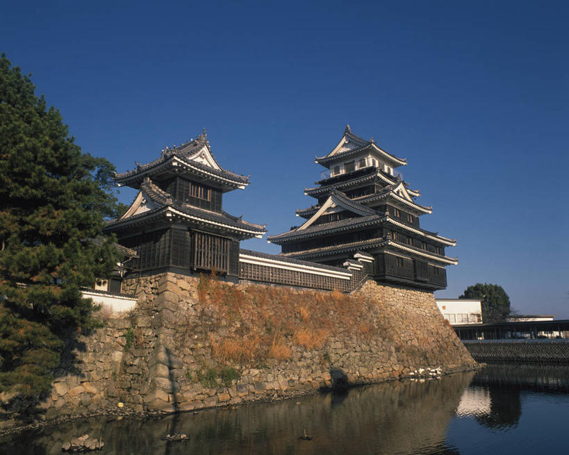 无人,横图,室外,白天,仰视,旅游,度假,河流,名胜古迹,树林,水,植物,标志建筑,地标,建筑,大分县,日本,亚洲,阴影,波纹,遗迹,光线,影子,堡垒,城堡,墙,河水,水流,涟漪,古迹,文物,娱乐,建设,古建筑,墙壁,墙面,树,树木,蓝色,绿色,倒影,蓝天,水纹,天空,阳光,自然,波浪,天,享受,休闲,旅游胜地,放松,生长,晴朗,成长,倒映,要塞,古文明,东亚,万里无云,日本国,九州本岛,九州,九州岛,九州地方,水晕,中津市,大分,反照,设防,晴空,晴空万里,彩图,低角度拍摄,中津,中津城