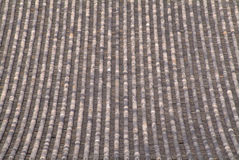 无人,横图,俯视,室外,白天,建筑,静物,一排,整齐,并列,并排,纹路,瓦片,纹理,屋顶,顶棚,瓦,排列,建造,队列,平行,屋瓦,肌理,彩图,高角度拍摄