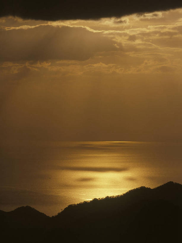 无人,竖图,室外,白天,正面,旅游,度假,日出,海浪,海洋,美景,山,山脉,太阳,北海道,日本,亚洲,梦幻,发光,光束,景观,浪花,山峰,水平线,辽阔,朝霞,晨曦,光亮,海平线,黎明,山峦,背光,娱乐,阳光,自然,海水,群山,享受,休闲,广阔,景色,放松,一望无际,未来,发亮,自然风光,逆光,海景,东亚,憧憬,日本国,北海道地方,北海道岛,无边无际,一马平川,大海,风浪,海,海水的波动,近岸浪,涌浪,朝阳,彩图,卯时,破晓,日始,鄂霍次克综合振兴局,斜里郡,斜里町,知床岬,水天相接,水天一线,道东,网走支厅