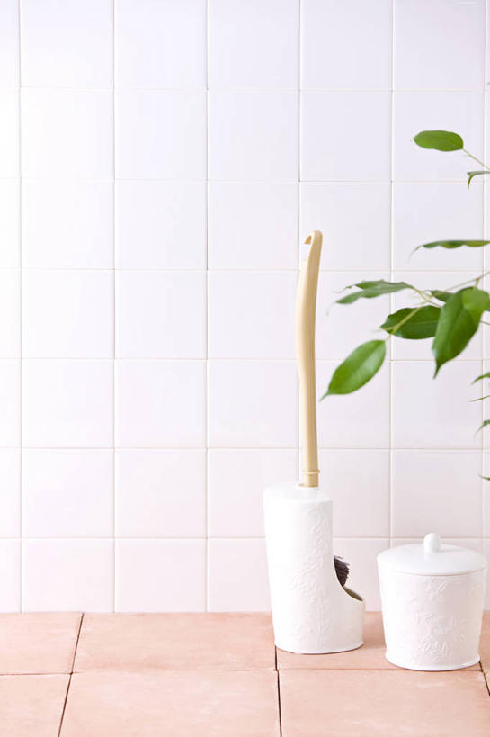 无人,竖图,室内,白天,正面,植物,阴影,环保,反射,工具,盆栽,影子,墙,垃圾桶,盆景,墙壁,墙面,绿色,白色,自然,容器,刷子,生长,能源,成长,马桶刷,储藏,垃圾箱,回收,资源,储存,清洁用具,利用,低碳,循环,持续,彩图,贮存