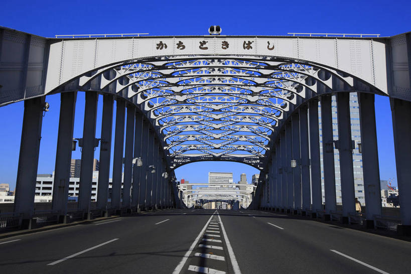 无人,横图,室外,白天,正面,度假,美景,城市风光,城市,大桥,道路,路,桥梁,公路,东京,日本,亚洲,阴影,光线,日文,标志,文字,影子,字符,景观,桥,分界线,停车线,交通,娱乐,标识,拱桥,蓝色,蓝天,天空,阳光,天,享受,休闲,景色,放松,拱形,晴朗,车行道,车行道分界线,标线,东亚,车行线,本州,万里无云,关东地方,本州岛,日本国,东京都,日语,隅田川,胜哄桥,晴空,晴空万里,马路,彩图,钢拱桥