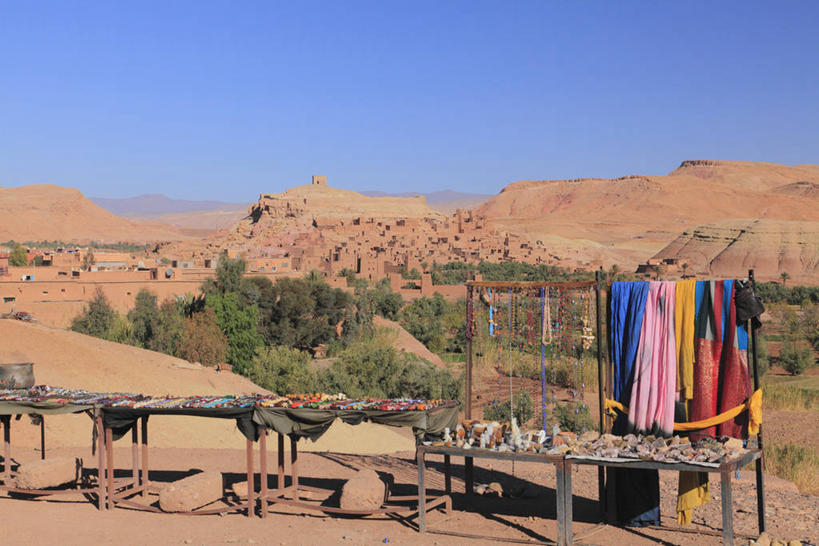 无人,横图,室外,白天,正面,旅游,度假,石头,美景,沙漠,山,山脉,树林,植物,非洲,摩洛哥,阴影,花纹,光线,布,石子,图案,影子,景观,山峰,山峦,布纹,娱乐,树,树木,蓝色,绿色,蓝天,天空,阳光,自然,群山,天,享受,休闲,景色,放松,生长,晴朗,成长,布匹,自然风光,万里无云,阿非利加洲,摩洛哥王国,瓦尔扎扎特,苏斯.马塞.德拉大区,大漠,砂漠,石块,岩石,晴空,晴空万里,彩图