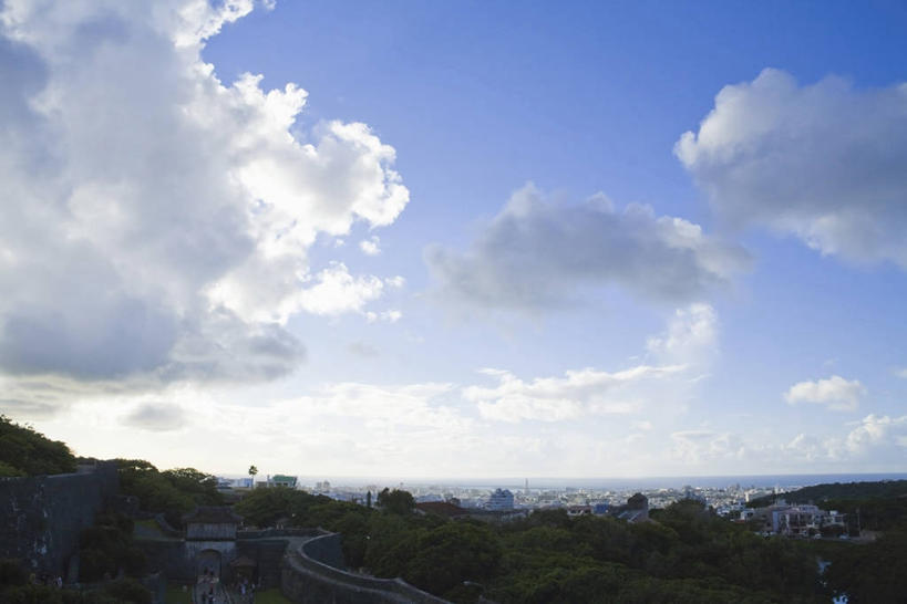 无人,家,横图,室外,白天,正面,度假,美景,山,山脉,城市风光,城市,日本,亚洲,阴影,光线,影子,堡垒,城堡,房屋,屋子,景观,山峰,云,云朵,公寓,山峦,云彩,娱乐,冲绳,那霸,首里城,洋房,楼房,住宅,蓝色,白云,蓝天,天空,阳光,群山,天,享受,休闲,景色,放松,晴朗,冲绳县,要塞,东亚,琉球群岛,日本国,九州地方,县厅,那霸市,设防,晴空,彩图,房子,首里