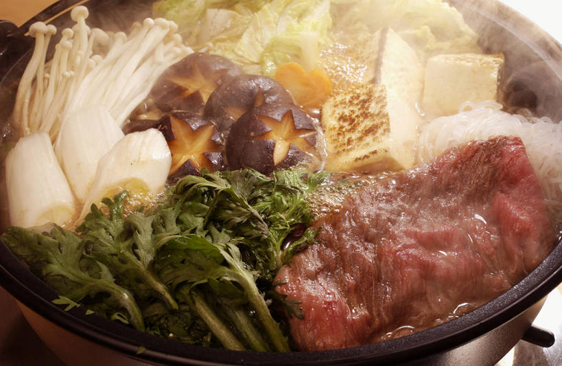 豆腐,无人,横图,俯视,室内,特写,白天,烹饪,雾,蔬菜,厨具,一堆,许多,堆叠,堆积,沸腾,新鲜,蒸汽,炖锅,锅子,陶瓷,金针菇,菌菇,香菇,肉,日本料理,牛肉,料理,食品,陶瓷制品,水蒸气,很多,菌类,锅,菜肴,美食,肉类,食物,日式料理,日式,食用菌,佳肴,有机食品,绿色食品,锅具,堆,真菌,豆制品,肉食,烹饪用具,蒸发,构菌,金菇,毛柄金钱菌,银针菇,智力菇,寿喜锅,椎茸,烹调用具,烹调,彩图,高角度拍摄,牛肉火锅,平庄菇,香菌,香蕈