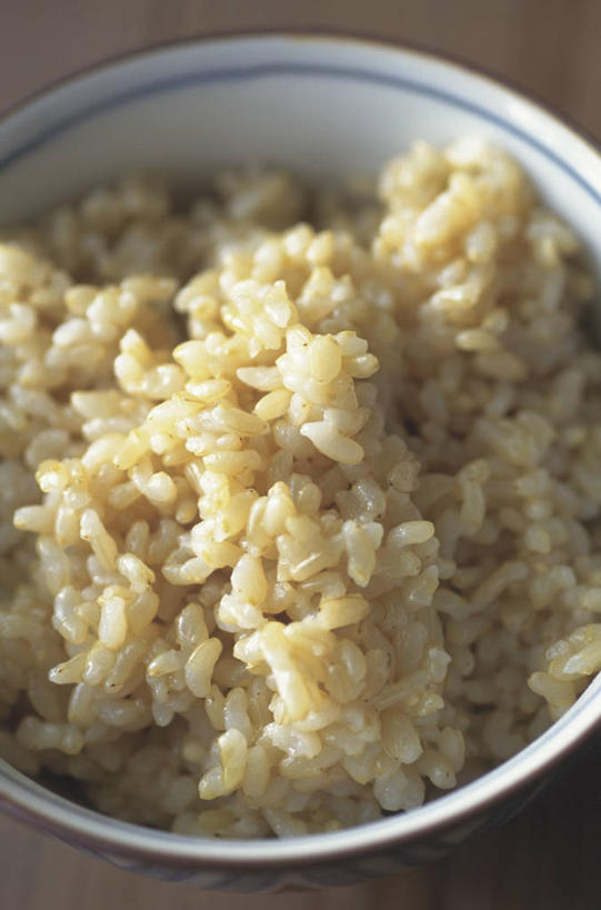 无人,竖图,俯视,室内,特写,白天,一堆,许多,阴影,堆叠,堆积,反射,影子,陶瓷,谷类,谷物,陶瓷制品,米,很多,大米,一个,容器,碗,糙米,单个,储藏,堆,储存,玄米,彩图,高角度拍摄,贮存