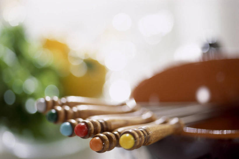 奶酪,无人,横图,室内,特写,白天,正面,烹饪,西餐,厨具,阴影,朦胧,模糊,融化,反射,炖锅,锅子,影子,陶瓷,干酪,起司,料理,食品,陶瓷制品,芝士,营养,锅,火锅,菜肴,美食,竹签,食物,乳酪,西式,佳肴,锅具,乳制品,发酵,烹饪用具,熔化,奶酪火锅,暖锅,溶化,熔解,消溶,烹调用具,烹调,彩图