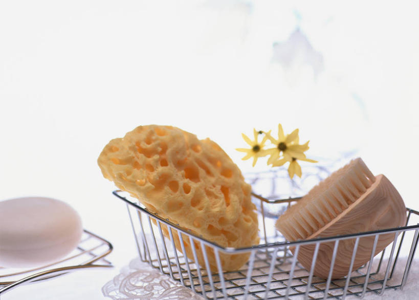 无人,交叉,横图,室内,特写,白天,白色背景,正面,化妆,美容,金属制品,一块,护肤,阴影,盛开,编织,反射,金属,海绵,篮子,影子,花蕾,干净,花,花瓣,花朵,鲜花,化妆品,容器,刷子,肥皂,香皂,日用品,洗浴用品,花苞,花蕊,清洁,保养,享受,休闲,健康,菊花,放松,保健,摄影,影棚,储藏,交织,卫生,护肤品,化妆用品,沐浴刷,储存,清洁用具,护肤用品,舒缓,养颜,去污,紧肤,嫩肤,金鸡菊,小波斯菊,金钱菊,孔雀菊,穿插,洗涤,彩图,影棚拍摄,拍摄,浴用海绵,贮存