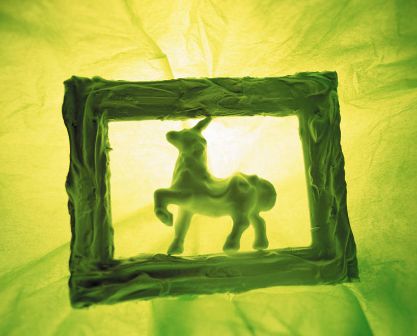 无人,站,横图,室内,白天,侧面,纯洁,数码,科技,相框,阴影,梦幻,发光,光束,网络,神兽,边框,光亮,高光,几何,计算机图形,合成,抬腿,注视,一只,绿色,观察,看,站着,观看,吉祥,电脑合成图,数码合成图,察看,未来,象征,合成图,高贵,关注,发亮,憧憬,独角兽,写实,具体,具象,灵兽,高傲,站立,彩图,全身