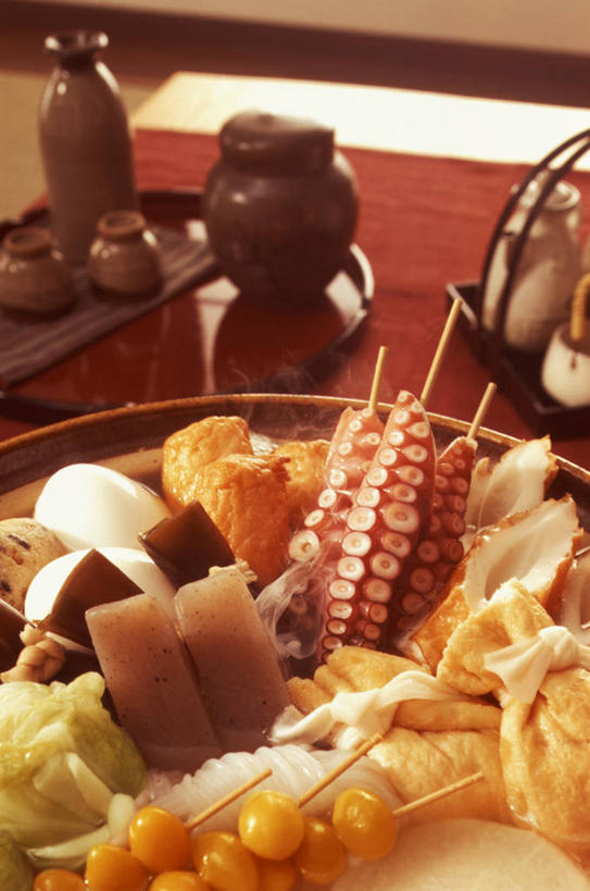 海鲜,豆腐,无人,竖图,俯视,室内,特写,白天,烹饪,雾,餐桌,桌子,章鱼,蔬菜,一堆,许多,阴影,堆叠,堆积,沸腾,朦胧,模糊,新鲜,反射,蒸汽,壶,影子,陶瓷,菌菇,日本料理,料理,食品,陶瓷制品,水蒸气,很多,菌类,火锅,水产,菜肴,美食,海洋生物,水壶,食物,茶壶,容器,碗,日式料理,日式,食用菌,佳肴,有机食品,绿色食品,餐台,储藏,堆,石吸,死牛,望潮,坐蛸,真菌,豆制品,储存,水生动物,海产品,水生物,海底动物,鱼竹轮,蒸发,鱼卷,日式火锅,暖锅,石居,八爪鱼,彩图,高角度拍摄,竹轮,贮存