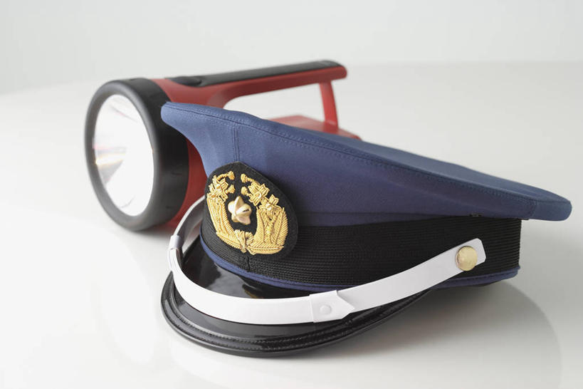 无人,横图,室内,特写,白天,白色背景,正面,静物,帽子,照明,阴影,朦胧,模糊,反射,影子,灯光,灯,一个,摄影,军帽,影棚,单个,照亮,照明设备,手电筒,电筒,手电,一顶,彩图,影棚拍摄,拍摄