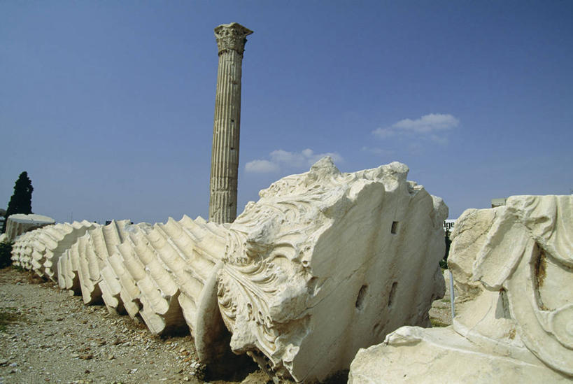 无人,横图,室外,白天,正面,旅游,度假,名胜古迹,标志建筑,地标,建筑,希腊,欧洲,阴影,遗迹,光线,影子,柱子,云,云朵,建筑群,首都,云彩,古迹,文物,娱乐,建设,古建筑,蓝色,白云,蓝天,天空,阳光,天,享受,休闲,旅游胜地,放松,晴朗,雅典,古文明,希腊共和国,阿提卡,阿提卡大区,晴空,彩图,宙斯神庙