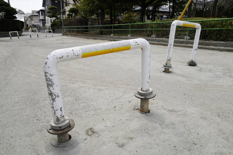 无人,栏杆,横图,室外,白天,正面,草地,草坪,树林,植物,日本,亚洲,阴影,光线,影子,围栏,千叶县,护栏,草,树,树木,绿色,阳光,自然,生长,成长,自然现象,东亚,地震,本州,关东地方,本州岛,日本国,千叶,地动,振动,地振动,地震波,彩图