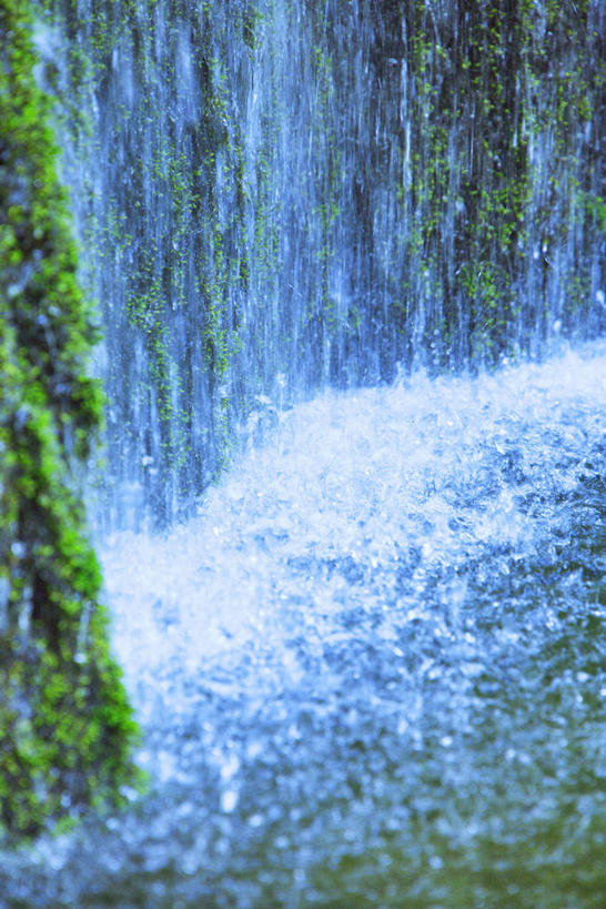 无人,竖图,室外,白天,正面,旅游,度假,美景,瀑布,山,山脉,水,长野县,日本,亚洲,阴影,飞溅,溅,光线,液体,影子,景观,山峰,水滴,山峦,娱乐,水珠,阳光,自然,群山,享受,休闲,景色,放松,喷洒,自然风光,东亚,本州,本州岛,日本国,中部地方,长野,轻井泽,轻井泽町,白丝瀑布,跌水,彩图,北佐久郡