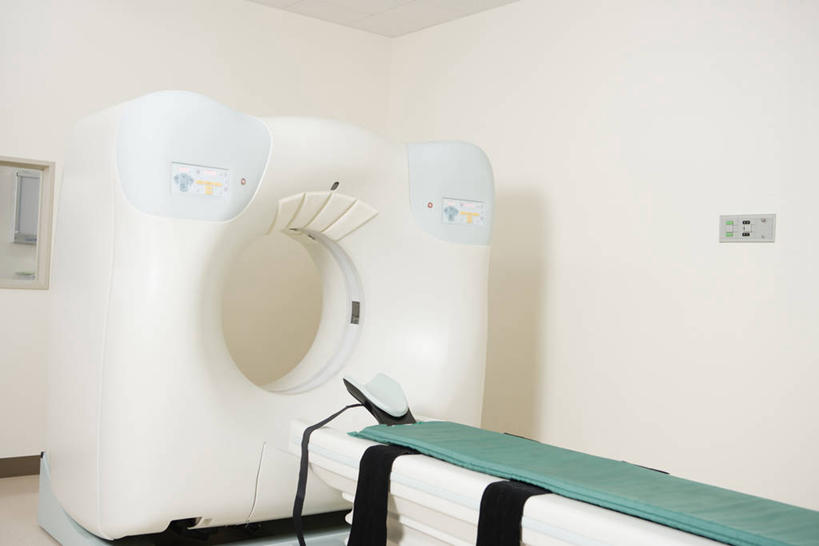 无人,医院,横图,x光片,室内,白天,正面,机器,阴影,反射,辐射,医学,影子,墙,设备,墙壁,墙面,医疗,医疗设备,x射线,医疗器械,x光,医疗工具,医疗机构,CAT扫描仪,检测工具,彩图,病院,诊所,计算机X射线轴向分层造影扫描仪,计算机轴向断层扫描,电磁波,电磁辐射