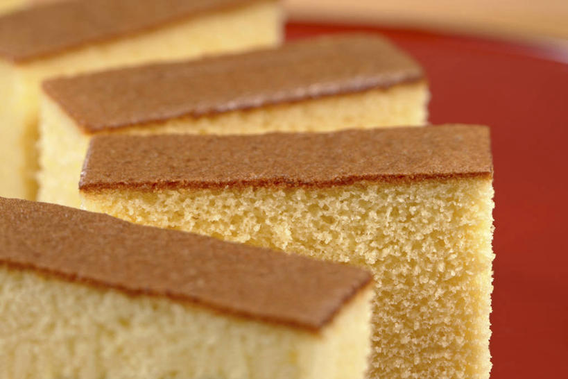 点心,无人,横图,俯视,室内,特写,白天,下午茶,餐桌,桌子,阴影,朦胧,模糊,反射,影子,食品,食物,糕点,四块,餐台,海绵蛋糕,彩图,高角度拍摄,蛋糕