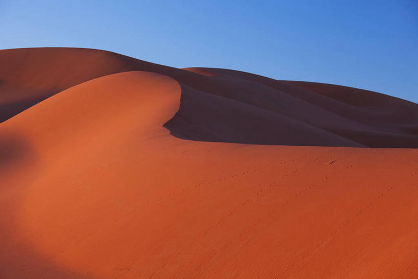 无人,横图,室外,白天,正面,旅游,度假,美景,沙漠,山,山脉,非洲,摩洛哥,阴影,光线,影子,景观,山峰,山峦,娱乐,蓝色,蓝天,天空,阳光,自然,群山,天,享受,休闲,景色,放松,晴朗,自然风光,万里无云,阿非利加洲,摩洛哥王国,大漠,砂漠,晴空,晴空万里,彩图,撒哈拉沙丘