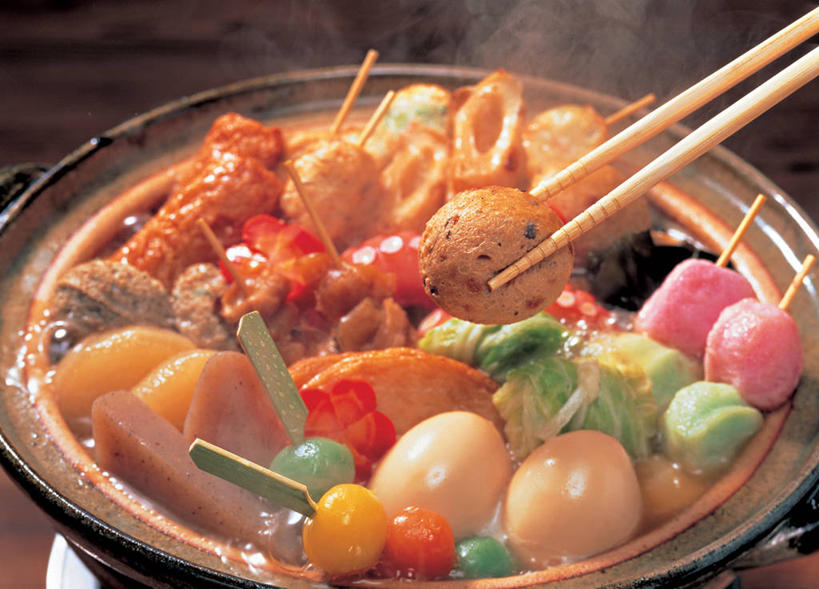 点心,无人,横图,俯视,室内,特写,白天,烹饪,雾,筷子,萝卜,白萝卜,餐具,厨具,一双,沸腾,蒸汽,炖锅,锅子,陶瓷,和果子,日本料理,料理,食品,甜点,甜品,陶瓷制品,水蒸气,文化,传统,锅,火锅,小吃,菜肴,美食,竹签,食物,糕点,日式料理,甜食,日式,佳肴,锅具,礼节,礼仪,鱼竹轮,烹饪用具,取食签,蒸发,鱼卷,日式火锅,暖锅,进餐用具,烹调用具,莱菔,烹调,彩图,高角度拍摄,日本小吃,竹轮