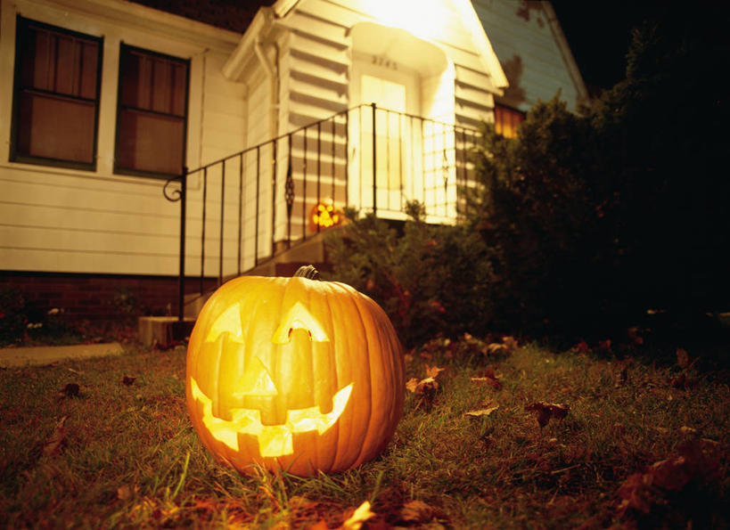 脸,头,脸颊,无人,家,横图,室外,白天,仰视,度假,美景,植物,城市风光,城市,南瓜,蔬菜,照明,美国,阴影,节日,庆祝,新鲜,装饰,光线,影子,房屋,屋子,景观,公寓,灯光,金瓜,食品,文化,娱乐,洋房,楼房,镂空,番瓜,住宅,灯,树,树木,食物,一个,绿色,阳光,自然,灯具,庆典,享受,休闲,南瓜灯,万圣节,景色,放松,有机食品,绿色食品,生长,单个,成长,纪念,华丽,修饰,麦瓜,倭瓜,照亮,点缀,北美,北美洲,照明设备,美洲,北亚美利加洲,亚美利加洲,衬托,美观,雅致,雅观,爱荷华州,艾奥瓦,艾奥瓦州,爱我华州,衣阿华州,鹰眼州,美国粮仓,镂刻,头部,脸部,脸蛋,面部,彩图,低角度拍摄,房子,美利坚合众国