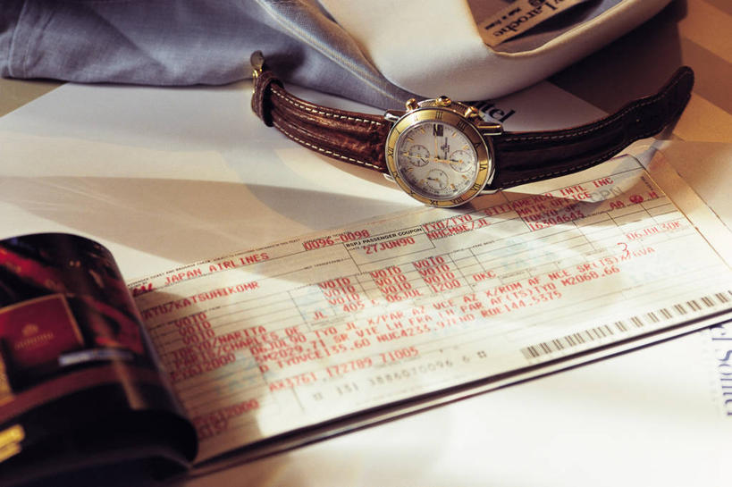 无人,横图,俯视,室内,特写,白天,静物,阴影,时间,反射,英文,标志,时钟,手表,文字,影子,字符,字母,计时,标识,钟表,表,英文字母,腕表,钟,彩图,高角度拍摄,机票