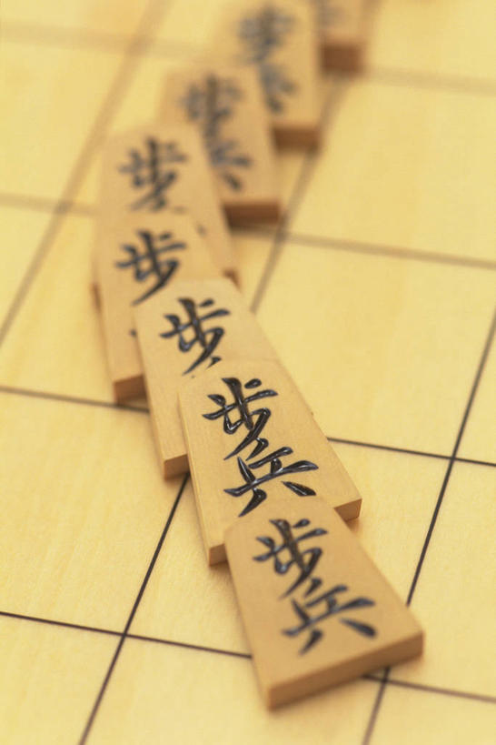 无人,竖图,俯视,室内,特写,白天,游戏,快乐,比赛,竞争,静物,一排,许多,阴影,整齐,反射,标志,文字,影子,字符,很多,玩,娱乐,标识,排列,象棋,休闲,汉字,棋盘,益智,活动,队列,发泄,消遣,智力,中文,宣泄,国文,华文,将棋,日本象棋,玩耍,嬉戏,彩图,高角度拍摄