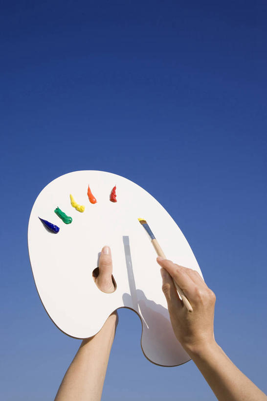 东方人,手,一个人,举,竖图,室外,特写,白天,仰视,亚洲,双手,仅一个年轻女性,仅一个女性,仅一个人,阴影,光线,化学,笔,影子,塑料,办公用品,黄种人,刺激,文具,蓝色,蓝天,天空,阳光,画笔,塑料制品,学习用品,天,托,手部,晴朗,调色盘,文具用品,腐蚀,气体,调色板,万里无云,无色,画具,年轻女性,女人,女性,亚洲人,晴空,晴空万里,举起,举手,举着,向上举,向上伸,向上托,半身,彩图,低角度拍摄,氨,氨气